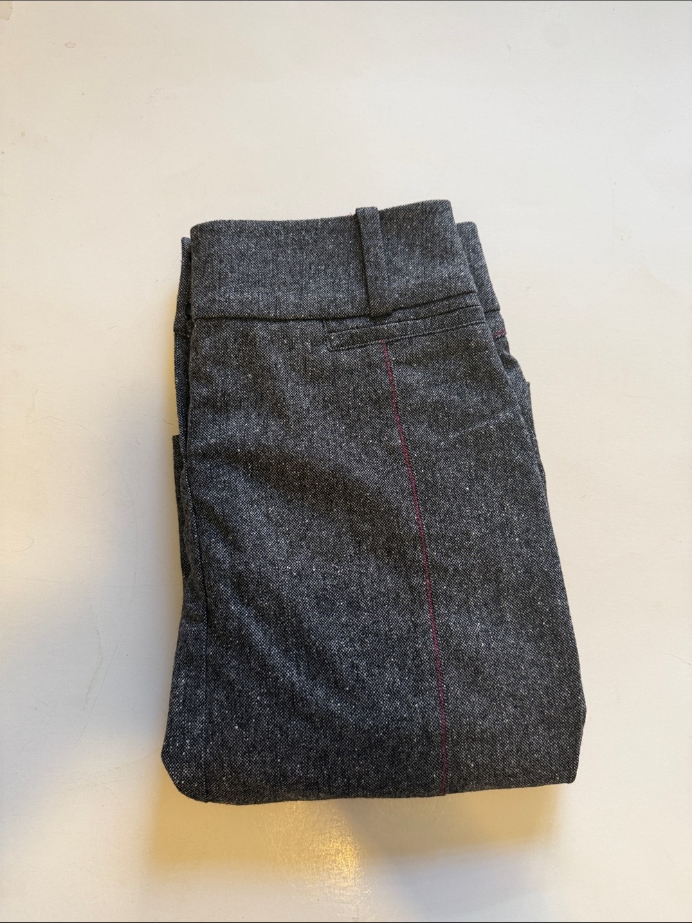 bebe New Charcoal Gray Wool Pencil Skirt with Maroon Topstitch, size 4,waist-28”